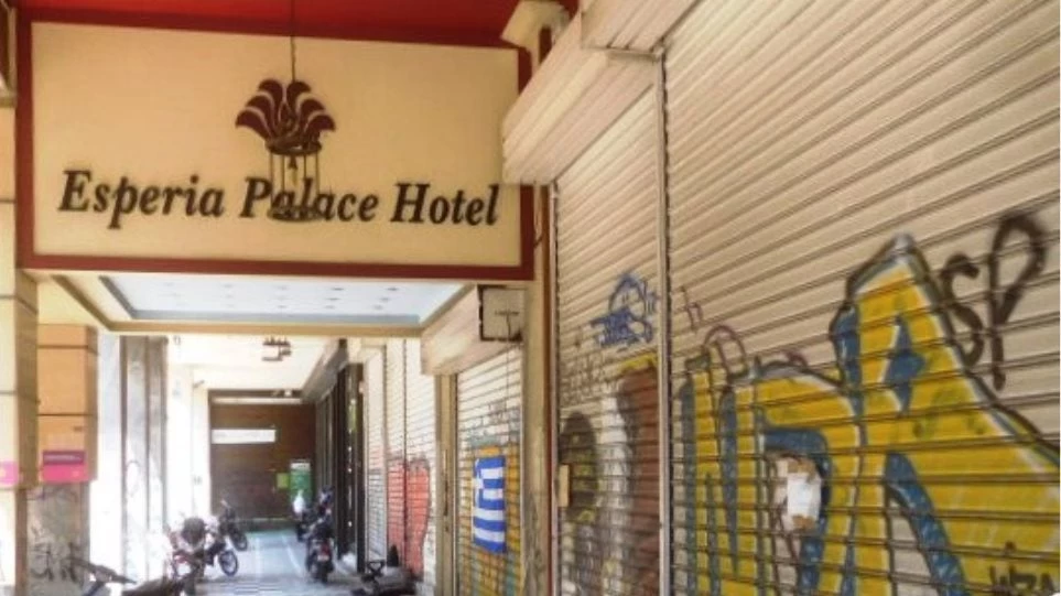 Εικόνες ντροπής στην Αθήνα του 2019 – Εγκαταλελειμμένα κτίρια και άστεγοι μέσα στον καύσωνα